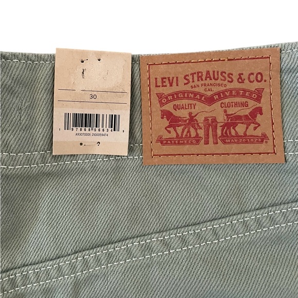 Levi’s HIGH-RISE MOM SHORTS Green Casual Shorts Size 30 - Picture 8 of 12